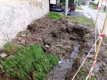 Čistenie cestnej kanalizácie po búrke