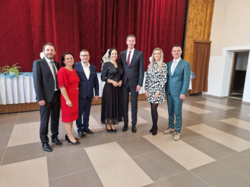 Ďakujem správcovi farnosti Kružlov o. Michalovi Kurucovi, ml., za pozvanie pri príležitosti posviacky obnoveného chrámu spojenej s odpustovou slávnosťou. Nedeľu sme príjemne strávili v spoločnosti : s vladykom Mons. Mgr. Petrom Rusnákom, predsedom PSK PaedDr. Milanom Majerským, PhD., europoslankyňou Mgr. Miriam Lexmann a riaditeľom úradu PSK PaedDr. Marekom Cimbalom, PhD a viacerými kňazmi a všetkými, ktorí sa tejto pre nás významnej udalosti zúčastnili.