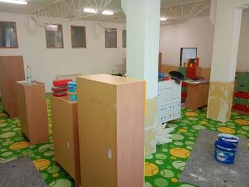 Počas jarných prázdnin prebehli v Materskej škole Kružlov menšie obnovovacie práce. Vymaľovaná bola trieda prípravky, spálňa v triedy mladších detí, chodby aj umyvárne. V triede prípravky bol zároveň vymenený koberec. Zároveň prebehla aj výmena výdajných okienok na stravu, čím sa zlepšili podmienky pri vydávaní jedál. Veríme, že tieto úpravy prispejú k ešte príjemnejšiemu prostrediu pre naše deti.